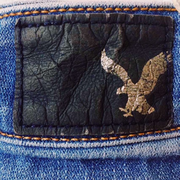 Medium Wash AE hi rise denim jean shorts! :) - Picture 4 of 4